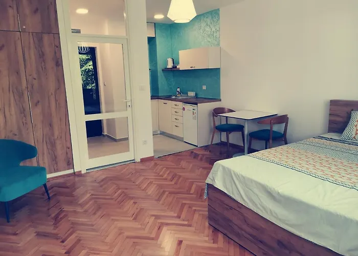 Clock Tower Daire Podgoriçe